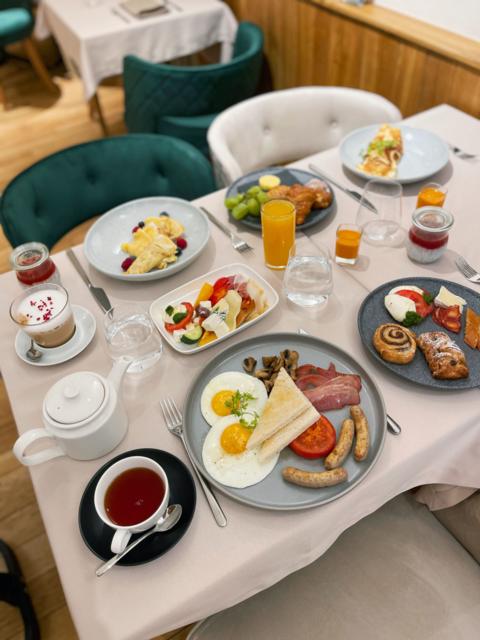 A la carte brokastis restorānā Le Dome Vecrīgā